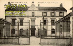 Égreville (Seine-et-Marne) - La Mairie et Ecole des Garçons