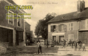 Égreville (Seine-et-Marne) - Place Massenet