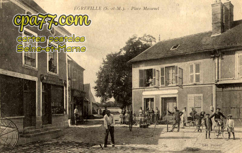 Égreville (Seine-et-Marne) - Place Massenet