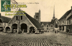 Égreville (Seine-et-Marne) - La Halle et l&rsquo;Eglise