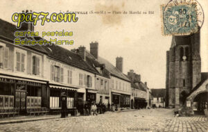 Égreville (Seine-et-Marne) - Place du Marché au Blé