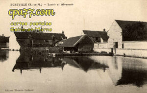 Égreville (Seine-et-Marne) - Lavoir et Abreuvoir