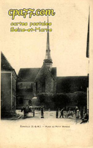 Égreville (Seine-et-Marne) - Place du Petit Marché