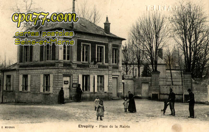Étrépilly (Seine-et-Marne) - Place de la Mairie
