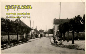 Éverly (Seine-et-Marne) - La Grande Rue