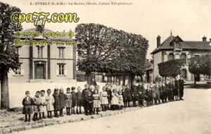 Éverly (Seine-et-Marne) - La Mairie, l&rsquo;Ecole, Cabine Téléphonique