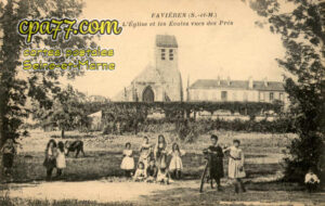 Favières (Seine-et-Marne) - L&rsquo;Eglise et les Ecoles vues des Prés