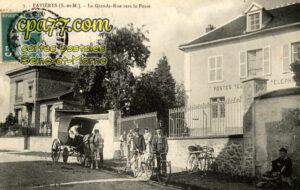 Favières (Seine-et-Marne) - La Grande-Rue vers la Poste