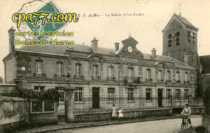 Favières (Seine-et-Marne) - La Mairie et les Ecoles