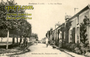 Favières (Seine-et-Marne) - La Rue des Fleurs