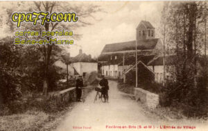 Favières (Seine-et-Marne) - L’Entrée du Village