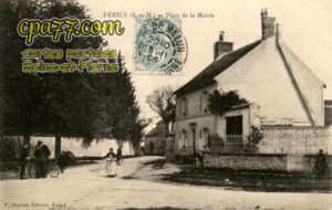 Féricy (Seine-et-Marne) - Place de la Mairie