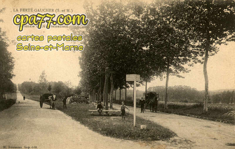 La Ferté Gaucher (Seine-et-Marne) - Le Calvaire – Croisement des Routes Nationale et Départementale