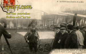 La Ferté Sous Jouarre (Seine-et-Marne) - Escale du Lieutenant Pierrat, le 1 Mars 1912. Avant le départ le pilote devant les objectifs