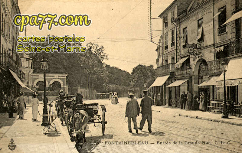 Fontainebleau (Seine-et-Marne) - Entrée de la Grande Rue