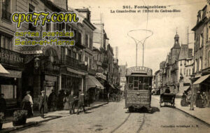 Fontainebleau (Seine-et-Marne) - La Grande Rue et l&rsquo;Hôtel du Cadran-Bleu