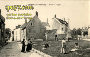 Fontenay Trésigny (Seine-et-Marne) - Place de l&rsquo;Eglise