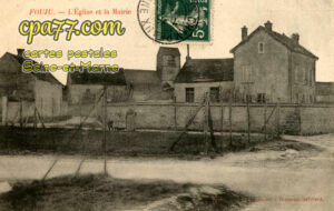 Fouju (Seine-et-Marne) - L&rsquo;Eglise et la Mairie
