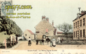 Grandpuits Bailly Carrois (Seine-et-Marne) - La Mairie et les Ecoles