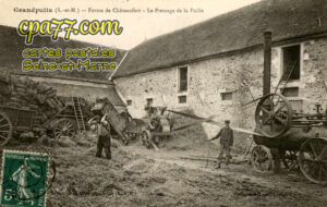 Grandpuits Bailly Carrois (Seine-et-Marne) - Ferme de Châteaufort – Le Pressage de la Paille