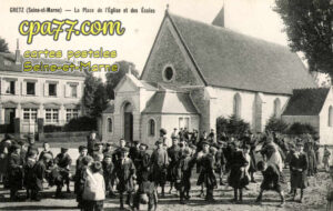 Gretz Armainvilliers (Seine-et-Marne) - La Place de l&rsquo;Eglise et des Ecoles