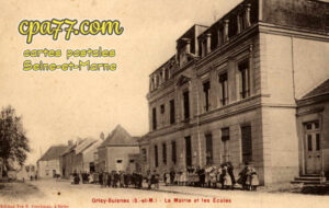 Grisy Suisnes (Seine-et-Marne) - La Mairie et les Ecoles