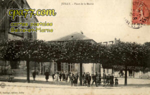 Juilly (Seine-et-Marne) - Place de la Mairie