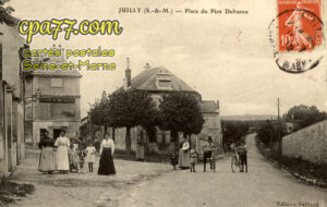 Juilly (Seine-et-Marne) - Place du Père Defrance