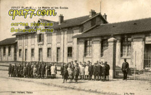 Juilly (Seine-et-Marne) - La Mairie et les Ecoles