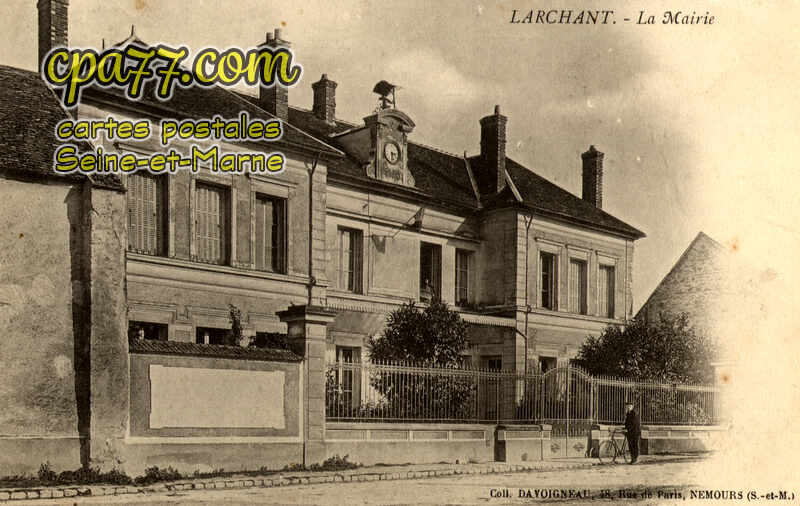 Larchant (Seine-et-Marne) - La Mairie