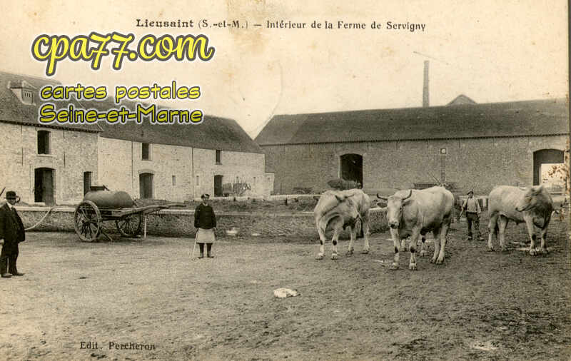 Lieusaint (Seine-et-Marne) - Intérieur de la Ferme de Servigny