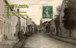 Machault (Seine-et-Marne) - La Grande Rue