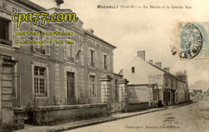 Machault (Seine-et-Marne) - La Mairie et la grande Rue