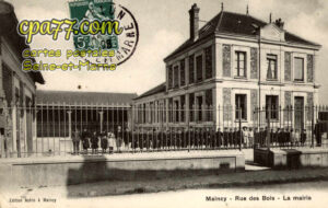 Maincy (Seine-et-Marne) - Rue des Bois – La mairie