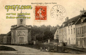 Mauperthuis (Seine-et-Marne) - Place de l&rsquo;Eglise