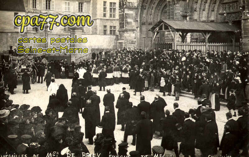 Meaux (Seine-et-Marne) - Funérailles de Mgr de Briey, Evêque de Meaux
