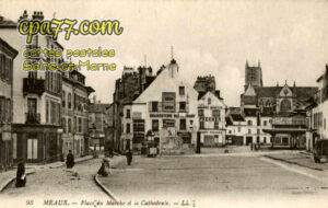 Meaux (Seine-et-Marne) - Place du Marché et la Cathédrale