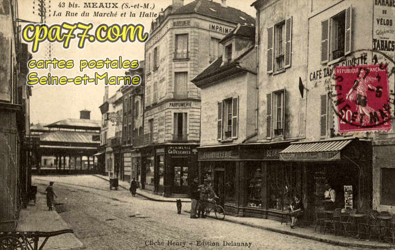 Meaux (Seine-et-Marne) - La Rue du Marché et la Halle