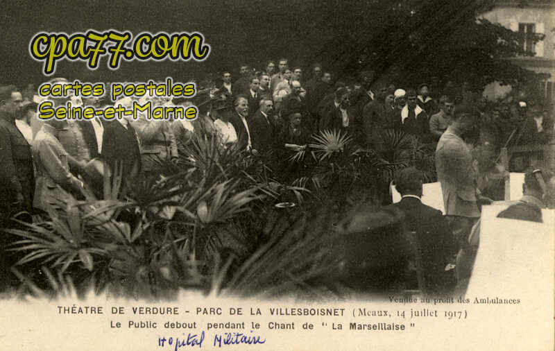 Meaux (Seine-et-Marne) - Théâtre de verdure – Parc de la Villesboisnet (Meaux, 14 juillet 1917) – Le Public debout pendant le Chant de la « Marseille »