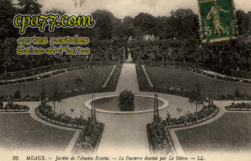 Meaux (Seine-et-Marne) - Jardin de l&rsquo;Ancien Evêché – Le Parterre dessiné par Le Nôtre