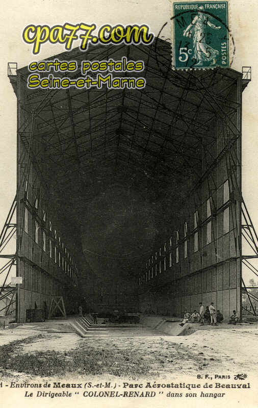 Meaux (Seine-et-Marne) - Parc Aerostatique de Beauval – Le Dirigeable « Colonel-Renard » dans son hangar