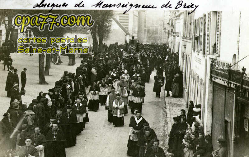 Meaux (Seine-et-Marne) - Obsèques de Monseigneur de Briey