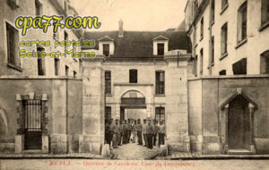 Meaux (Seine-et-Marne) - Quartier de Cavalerie – Cour du Luxembourg