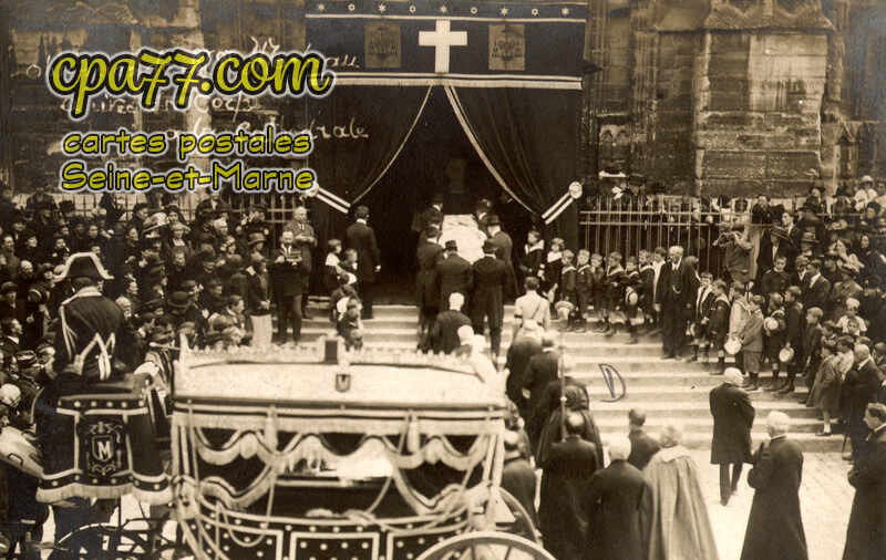 Meaux (Seine-et-Marne) - Obsèques de Monseigneur Marbeau – Arrivée du corps à la cathédrale
