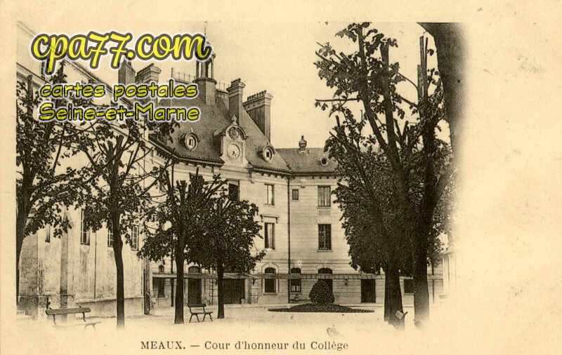 Meaux (Seine-et-Marne) - Cour d&rsquo;honneur du collège