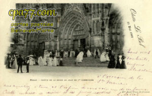 Meaux (Seine-et-Marne) - Sortie de la messe un jour de 1re communion