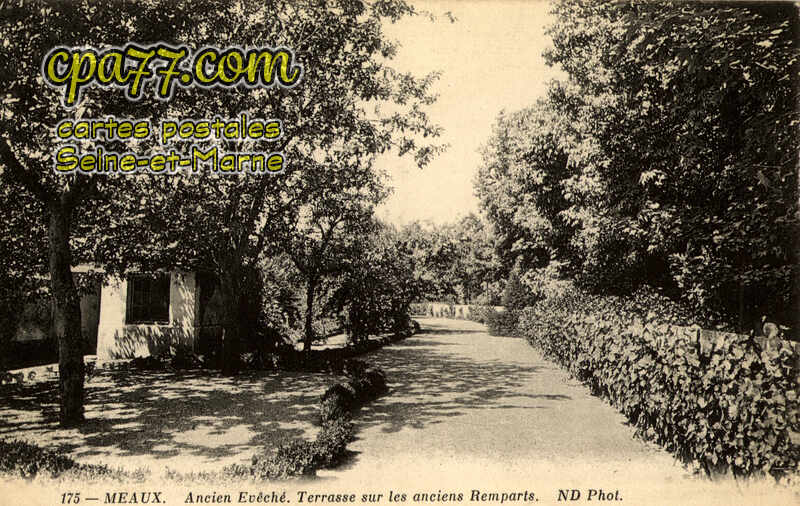 Meaux (Seine-et-Marne) - Ancien Evêché. Terrasse sur les anciens Remparts