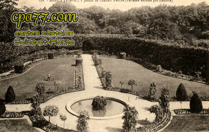 Meaux (Seine-et-Marne) - Jardin de l&rsquo;ancien Evêché (Parterre dessiné par Lenôtre)