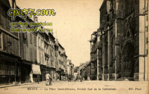 Meaux (Seine-et-Marne) - La Place Saint-Etienne, Portail Sud de la Cathédrale