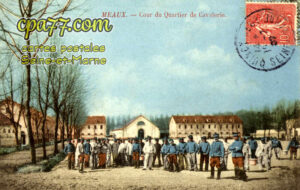 Meaux (Seine-et-Marne) - Cour du Quartier de Cavalerie